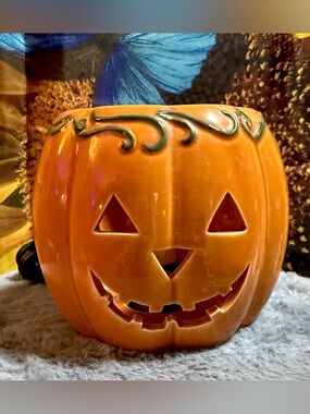 Retired Scentsy Halloween Jack-o'-lantern Pumpkin Wax Warmer